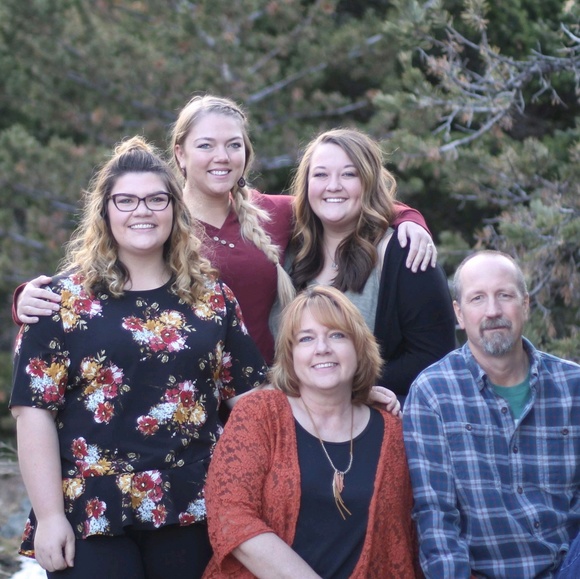 Meet your Posher, Melissa - Picture 3 of 3